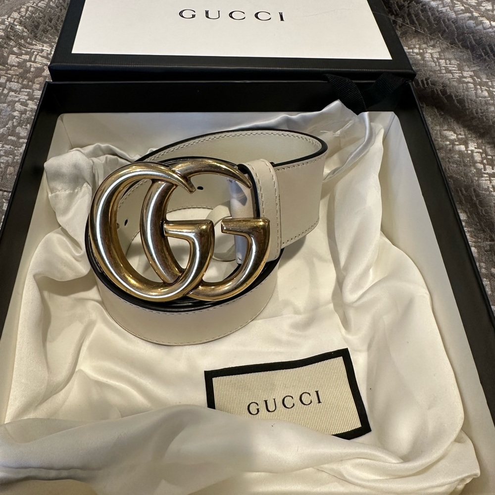 Double G buckle
Buckle: 3"W x 2.4"H
1.5" belt width